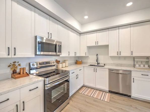 2555 N Rancho Dr #2028