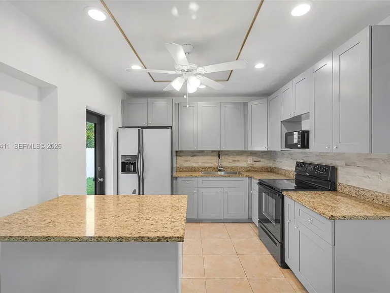 6101 SW 24th St — Photo 8