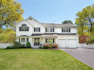 147 Syracuse Ave, Medford, NY 11763
