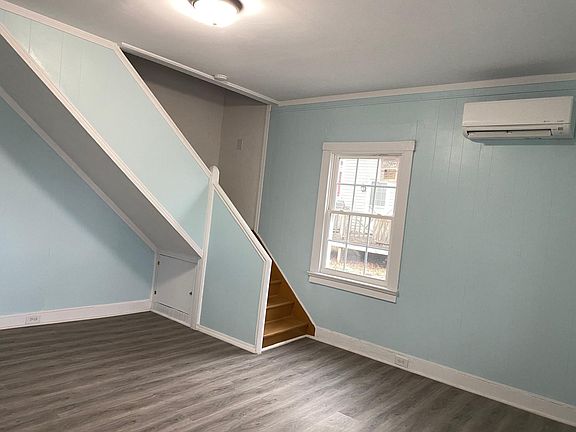 4th image of 744 Charlotte St #B