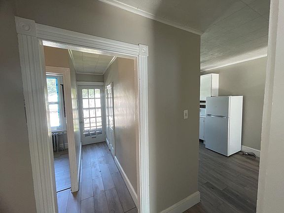 2nd image of 582 Sunbury St