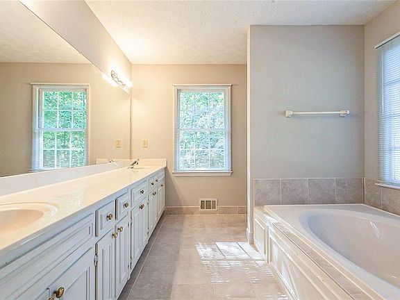 4th image of 1973 Perrin Dr