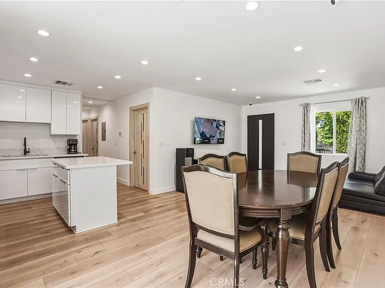 6620 Bellaire Ave — Photo 3