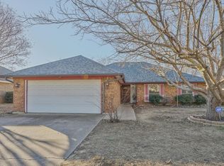 2134 Turf Club Dr, Arlington, TX 76017
