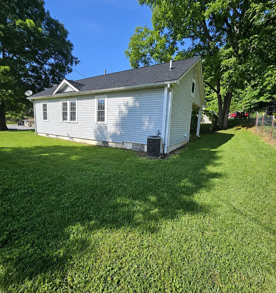 3 bed, 816 sqft, $1,250 — Photo 2