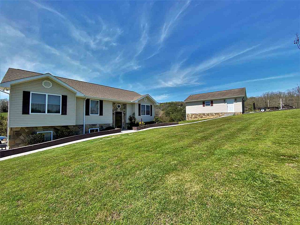 1st image of 307 Oak Hammock Ln