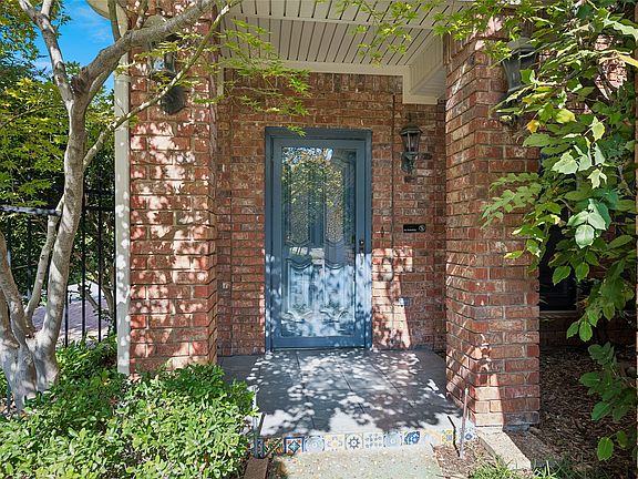 2nd image of 3422 Forest Hills Cir
