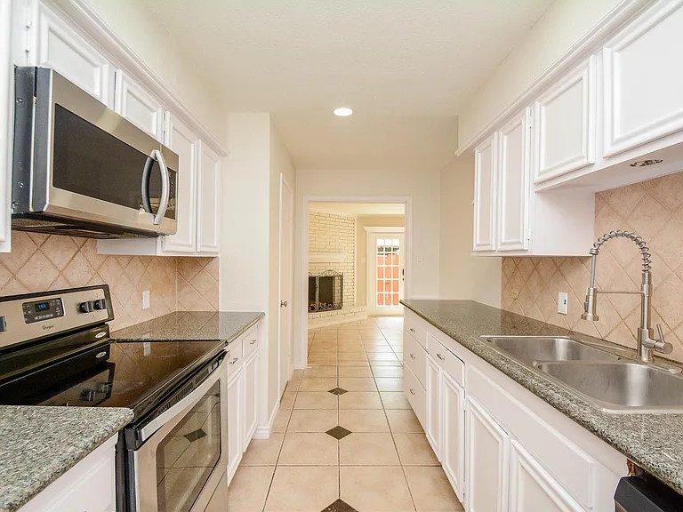 13282 Trail Hollow Dr — Photo 7