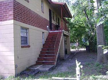 1st image of 1371 W 1st St