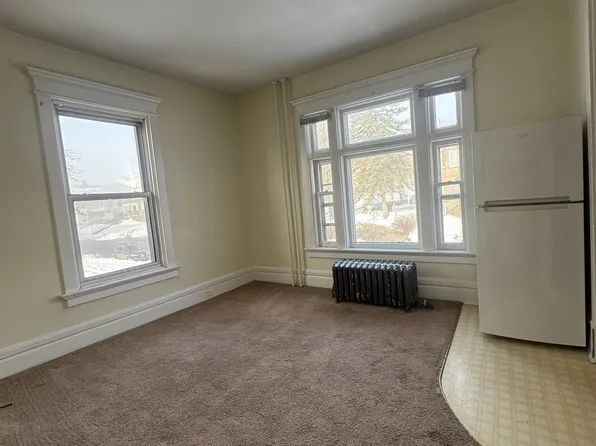 712 E 1st St #2, Duluth, MN 55805