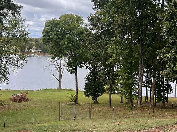 2nd image of 691 Lakehaven Cir
