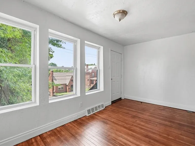 2927 Willett Rd — Photo 5