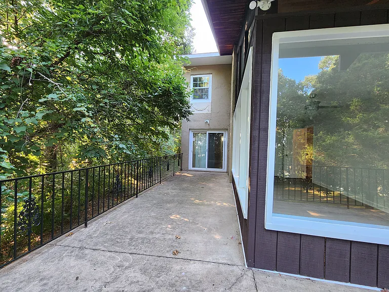 Graham St — Photo 8