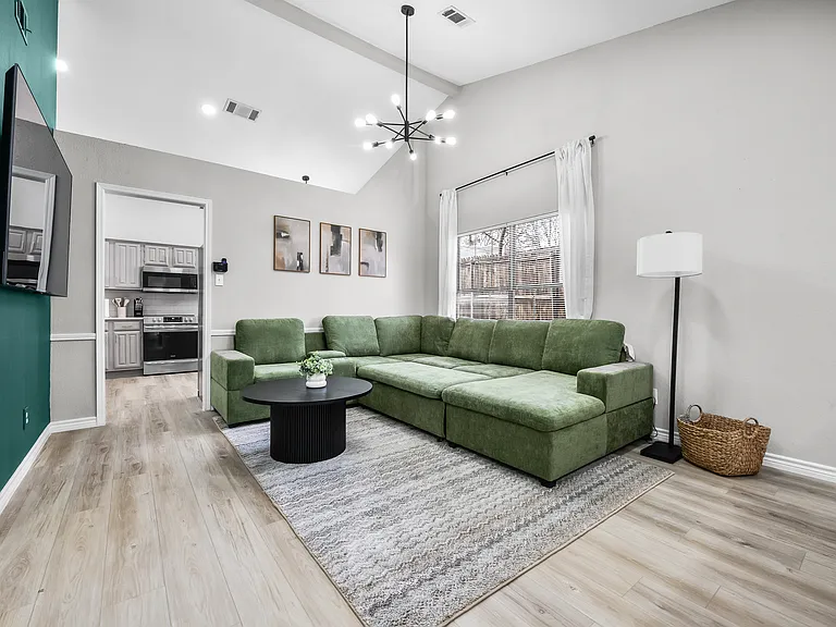1040 Eagle Dr — Photo 35