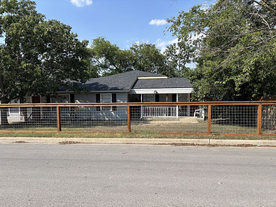 1st image of 409 W Avenue H