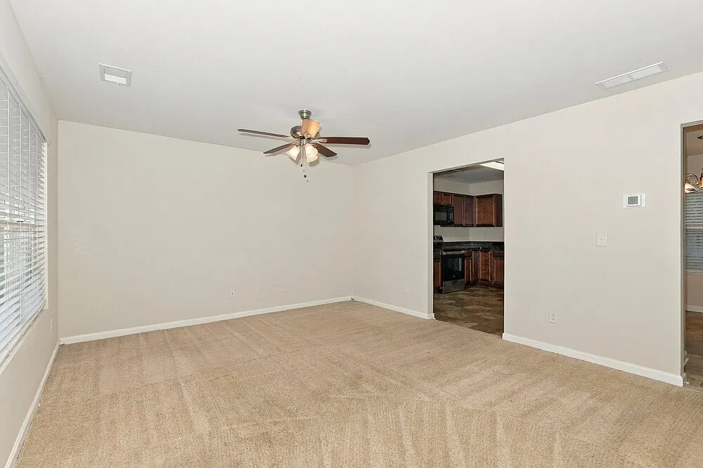 3 bed, 2.5 bath, 1601 sqft, $1,845 — Photo 4