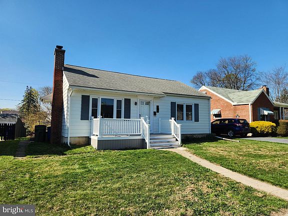 2nd image of 805 Linwood St
