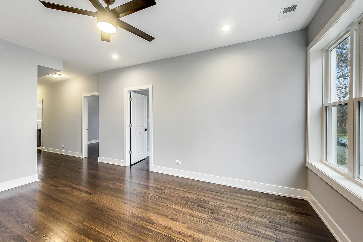 Building Photo - 4515 N Christiana Ave #2