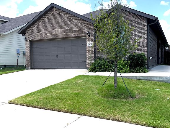 4th image of 1020 Runnels Ln