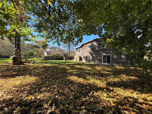 18 Railroad Ave, South Kingstown, RI 02892