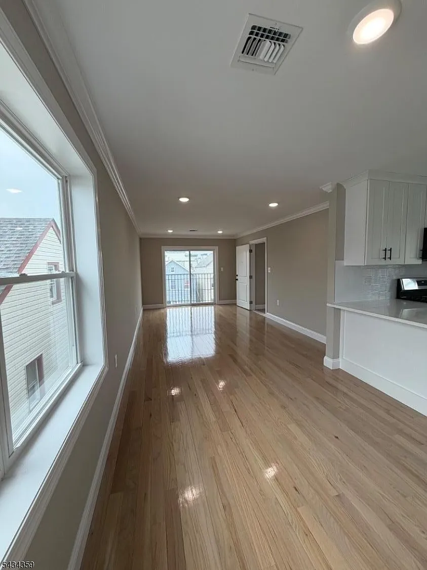 3 bed, 2.0 bath, $2,800 — Photo 3