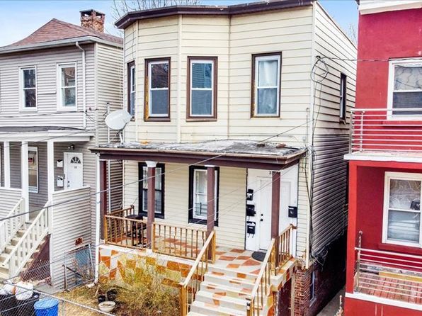 22 Jones Pl #1