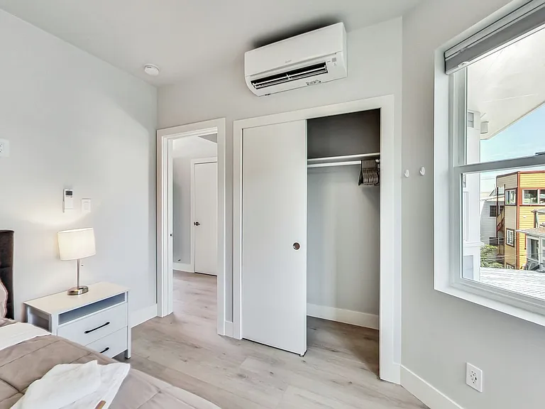 1026 Capp St — Photo 35