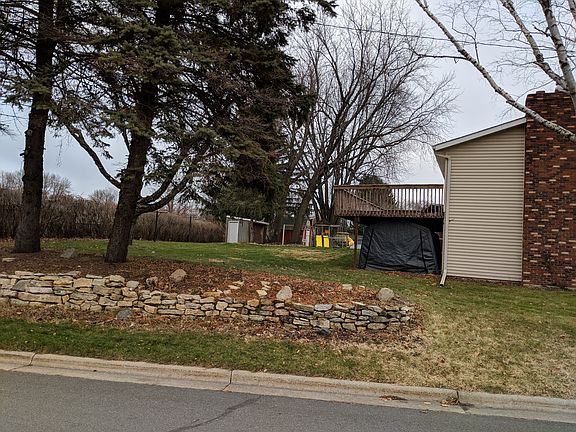 Large limestone retaining wall