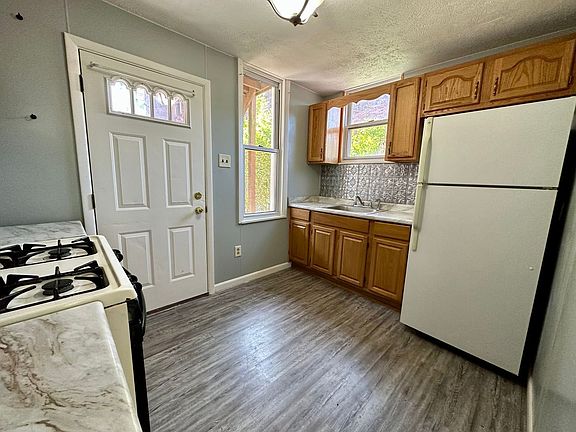 3rd image of 817 N Sheridan Ave Floor 1