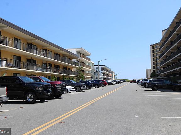 3rd image of 205 136th St #205