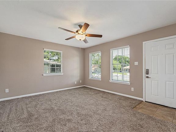 3rd image of 309 Columbia Ct