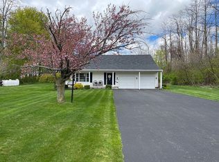 7279 Selden Rd, Le Roy, NY 14482