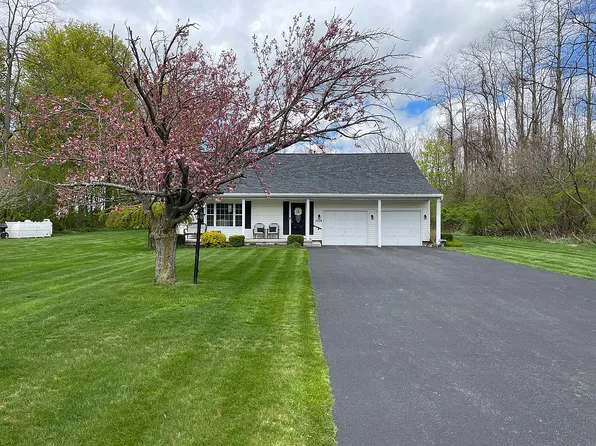 7279 Selden Rd, Le Roy, NY 14482