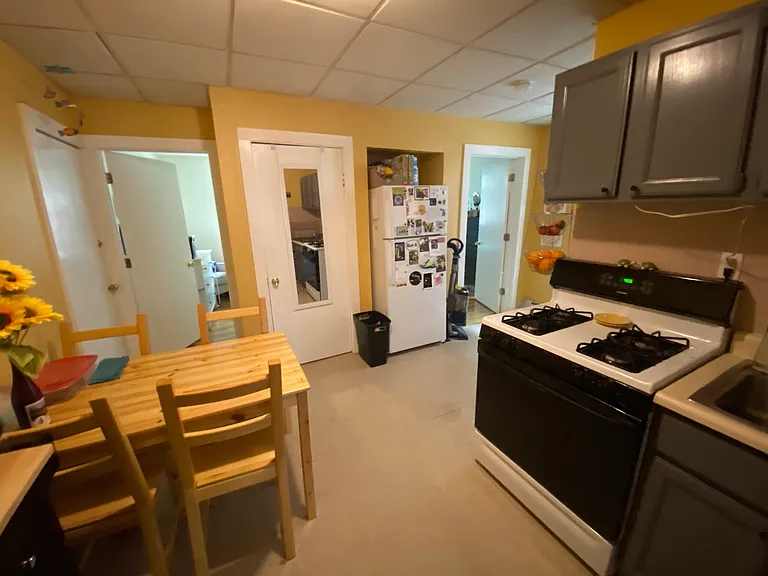 379 Windsor St #3 — Photo 3