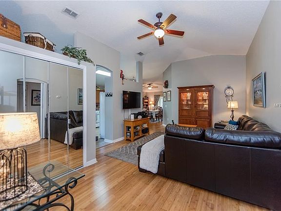 4th image of 127 Verbena St