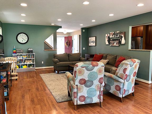 4th image of 397 Leslie Dr