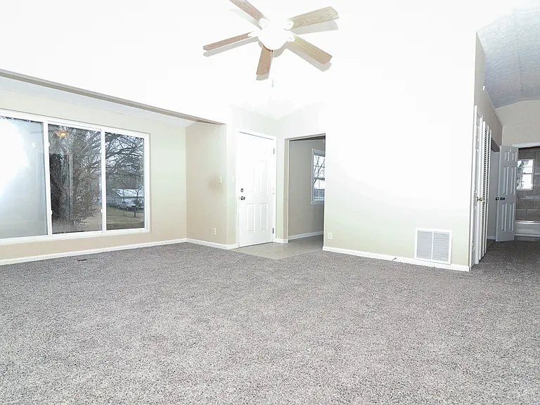 407 Knox Ave — Photo 12