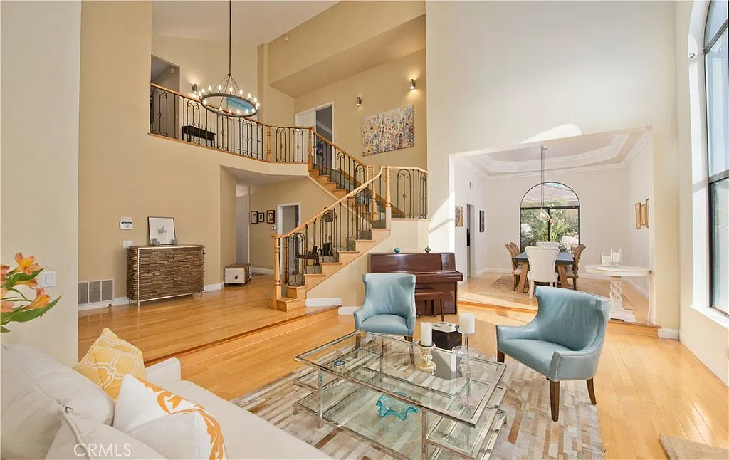 5 bed, 4.5 bath, 3317 sqft, $8,250 — Photo 3