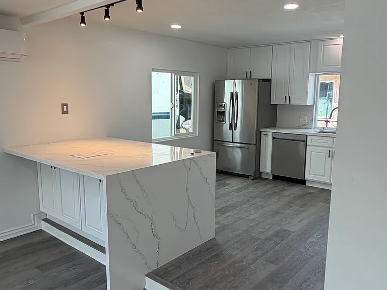2513 W Occidental St — Photo 1