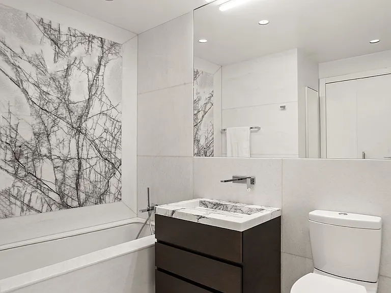 120 Riverside Blvd #14E — Photo 8