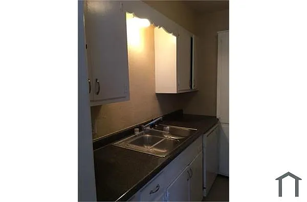 Building Photo - 275 N 7th St #5