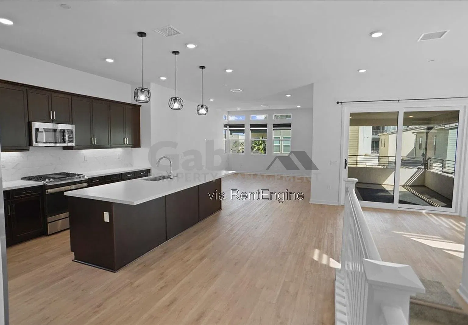 3 bed, 3.0 bath, 2250 sqft, $4,300 — Photo 4