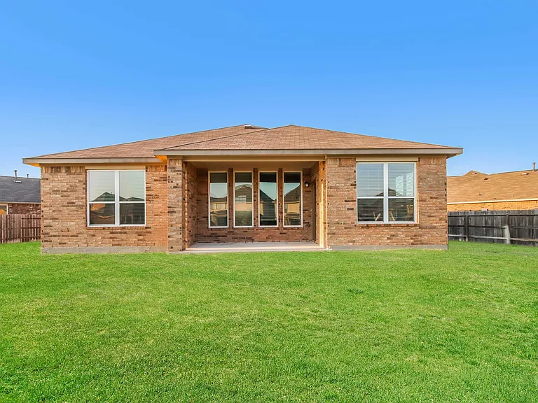 Clover Shore Dr — Photo 13