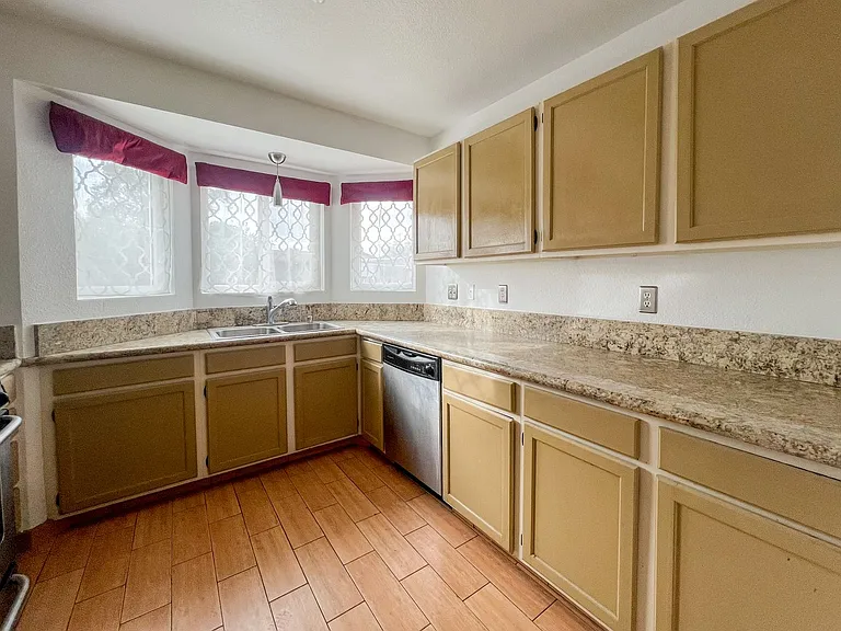 5395 Baileya Ave — Photo 7