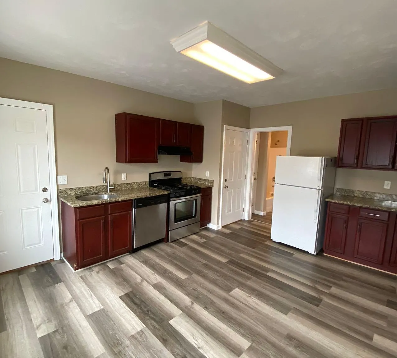 125 Walnut St — Photo 1