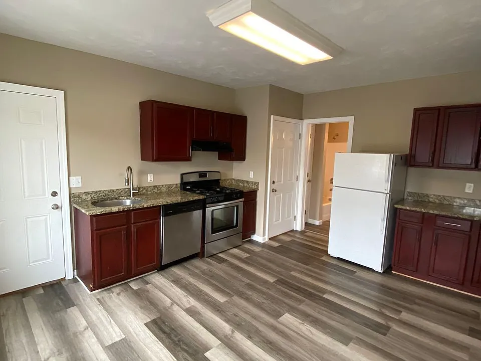 125 Walnut St #127-1/2