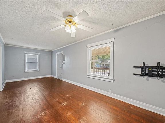 4th image of 720 W 77th St