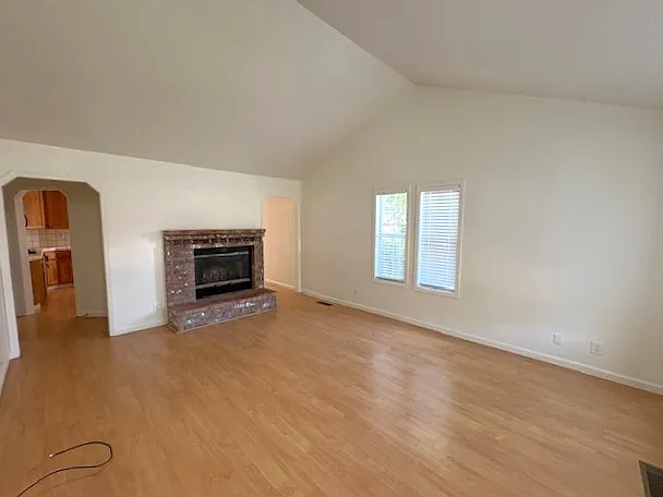 3 bed, 1277 sqft, $3,200 — Photo 2