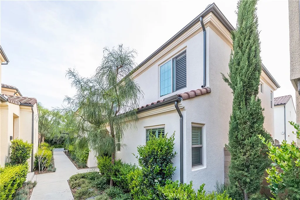 4 bed, 3.5 bath, 1999 sqft, $5,900 — Photo 3