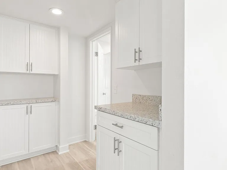 921-933 Seacoast Drive — Photo 15